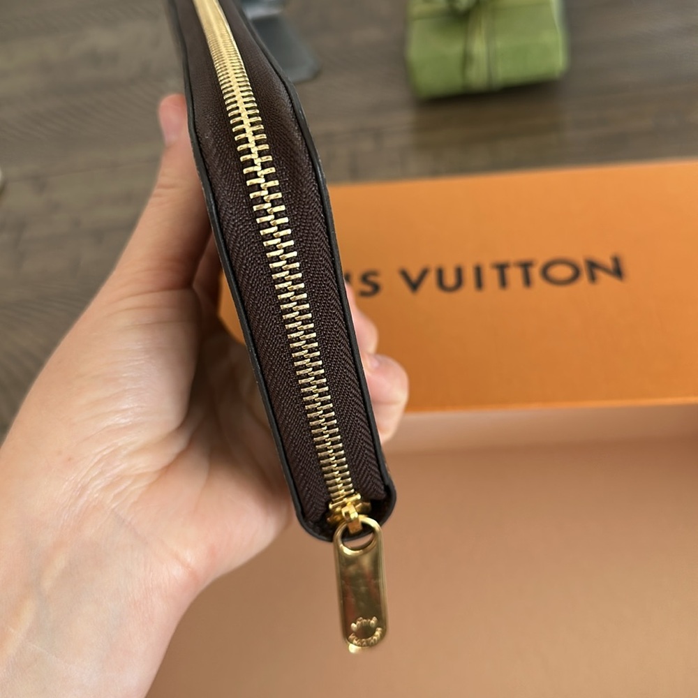 COPY - Louis Vuitton Damier Ebene Zippy Wallet, like new! - Picture 4 of 9